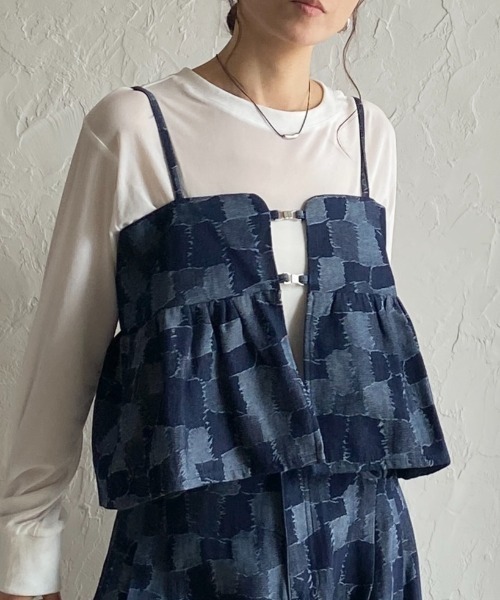 She's Closet(シーズクローゼット)の「ショート丈ペプラムデニムビスチェキャミソール(ベスト・レディース・ブルー/ライトブルー/ネイビー・FREE)」の2枚目の写真