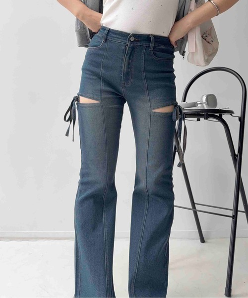 AS KNOW AS plus(アズノゥアズプラス)の「〇スリットリボン 美脚見え フレアデニムパンツ(デニムパンツ・レディース・サックスブルー/ブラック系/イエロー系・FREE)」の16枚目の写真
