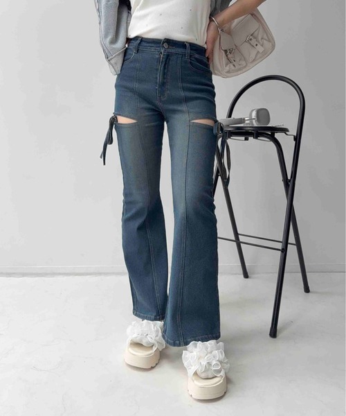 AS KNOW AS plus(アズノゥアズプラス)の「〇スリットリボン 美脚見え フレアデニムパンツ(デニムパンツ・レディース・サックスブルー/ブラック系/イエロー系・FREE)」の14枚目の写真