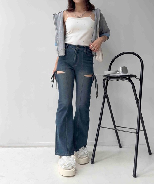AS KNOW AS plus(アズノゥアズプラス)の「〇スリットリボン 美脚見え フレアデニムパンツ(デニムパンツ・レディース・サックスブルー/ブラック系/イエロー系・FREE)」の7枚目の写真