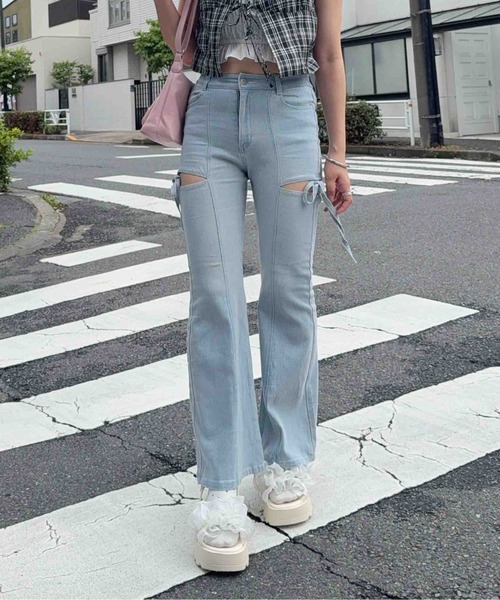 AS KNOW AS plus(アズノゥアズプラス)の「〇スリットリボン 美脚見え フレアデニムパンツ(デニムパンツ・レディース・サックスブルー/ブラック系/イエロー系・FREE)」の11枚目の写真