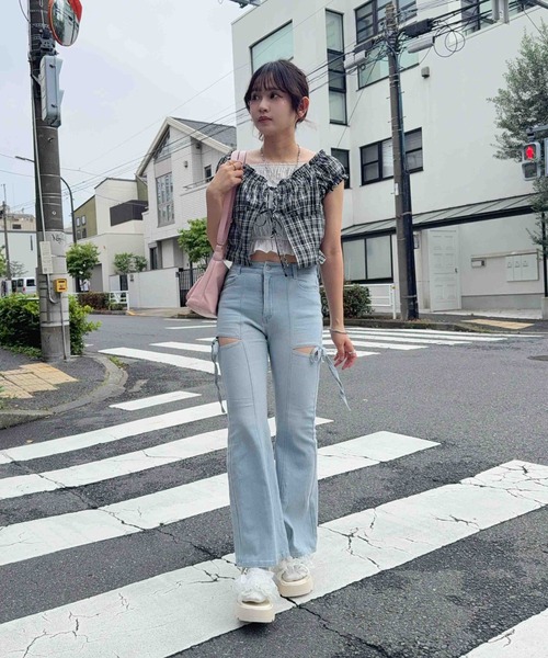 AS KNOW AS plus(アズノゥアズプラス)の「〇スリットリボン 美脚見え フレアデニムパンツ(デニムパンツ・レディース・サックスブルー/ブラック系/イエロー系・FREE)」の12枚目の写真
