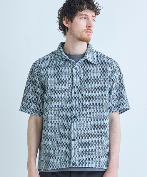 MEN'S BIGI（メンズビギ）の「シアージオメトリック半袖シャツ（Tシャツ/カットソー・メンズ・ブルー/ブラウン/ブラウン系その他・02/03）」の3枚目の写真