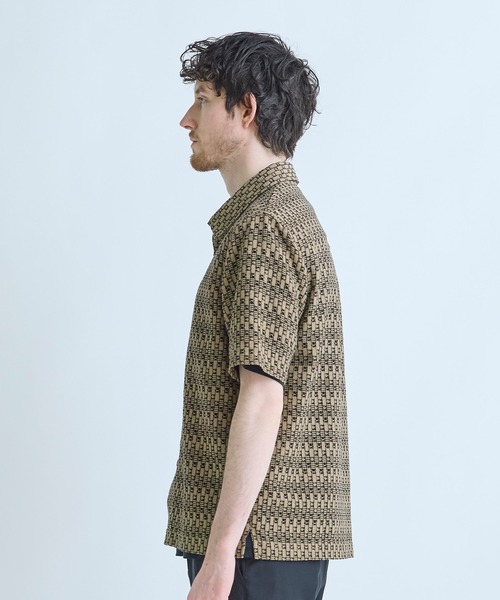MEN'S BIGI（メンズビギ）の「シアージオメトリック半袖シャツ（Tシャツ/カットソー・メンズ・ブルー/ブラウン/ブラウン系その他・02/03）」の4枚目の写真