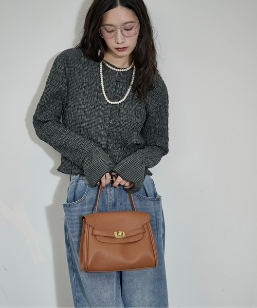 THE YOn(ザヨン)の「フラップスクエアハンドバッグ(ハンドバッグ・レディース・セージグリーン/ブラック/キャメル・FREE)」の16枚目の写真