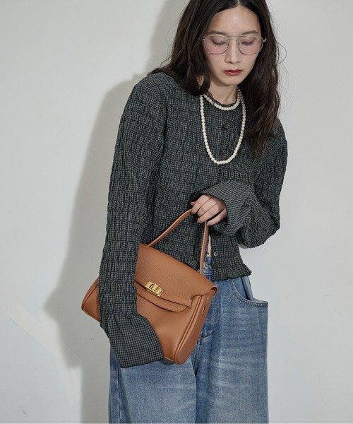 THE YOn(ザヨン)の「フラップスクエアハンドバッグ(ハンドバッグ・レディース・セージグリーン/ブラック/キャメル・FREE)」の18枚目の写真