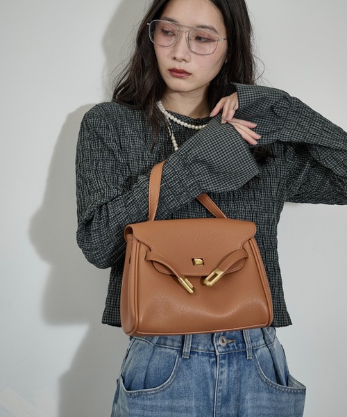 THE YOn(ザヨン)の「フラップスクエアハンドバッグ(ハンドバッグ・レディース・セージグリーン/ブラック/キャメル・FREE)」の21枚目の写真