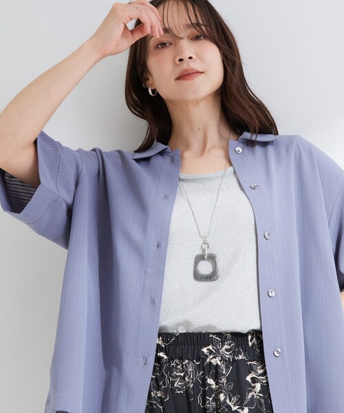 SHOO・LA・RUE（シューラルー）の「【通気性〇/ひんやり/S-LL】洗濯後しわになりにくい とろみストライプシャツ（シャツ/ブラウス・レディース・チャコールグレー/ブルー/ブラウン系その他・01/02/03/04）」の3枚目の写真