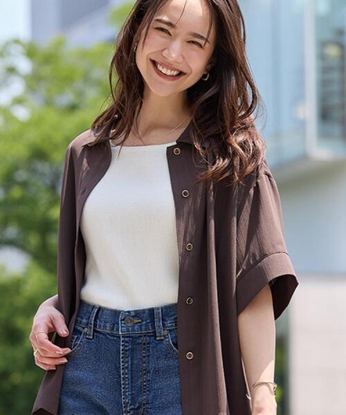 SHOO・LA・RUE（シューラルー）の「【通気性〇/ひんやり/S-LL】洗濯後しわになりにくい とろみストライプシャツ（シャツ/ブラウス・レディース・チャコールグレー/ブルー/ブラウン系その他・01/02/03/04）」の4枚目の写真