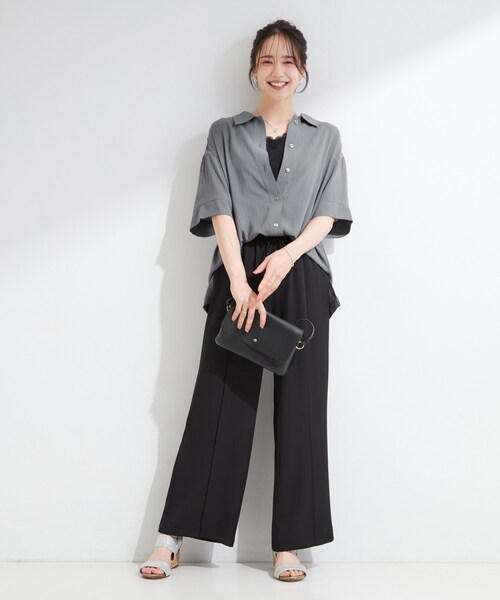 SHOO・LA・RUE（シューラルー）の「【通気性〇/ひんやり/S-LL】洗濯後しわになりにくい とろみストライプシャツ（シャツ/ブラウス・レディース・チャコールグレー/ブルー/ブラウン系その他・01/02/03/04）」の7枚目の写真