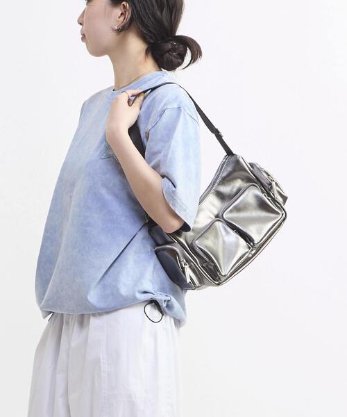 CONVERSE TOKYO(コンバーストウキョウ)の「マルチポケットショルダーバッグ / メタリックバッグ / MULTI POCKET SHOULDER BAG(ショルダーバッグ・レディース・ブラック/ブラウン/シルバー・FREE)」の5枚目の写真
