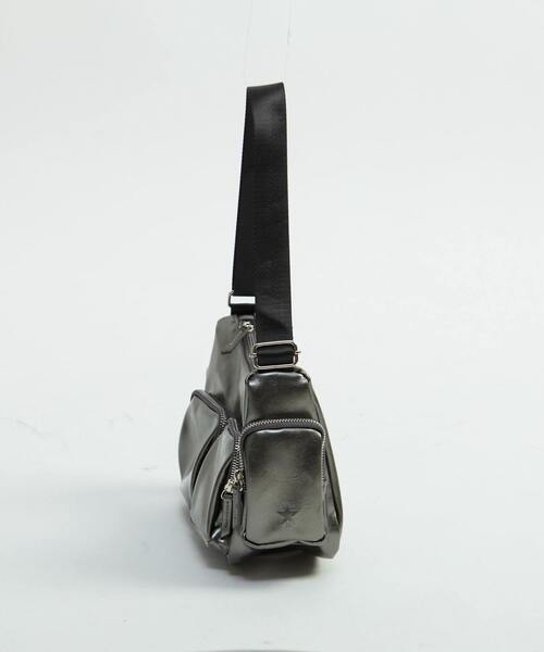 CONVERSE TOKYO(コンバーストウキョウ)の「MULTI POCKET SHOULDER BAG(ショルダーバッグ・レディース・ブラック/ブラウン/シルバー・FREE)」の15枚目の写真