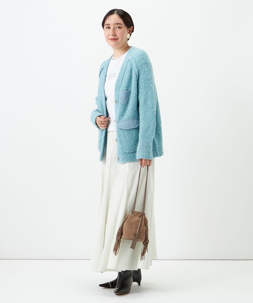 Laraaji(ララージ)の「デニムポケットVネックカーディガン(カーディガン/ボレロ・レディース・ブラック/ライトブルー・38)」の11枚目の写真