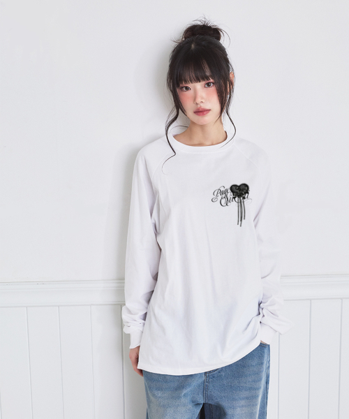 PAGESIISII(ページシシ)の「ハートリボンブローチプリントオーバーサイズロングスリーブホワイト(Tシャツ/カットソー・レディース・その他・MEDIUM/LARGE)」の1枚目の写真