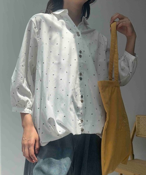 AS KNOW AS plus(アズノゥアズプラス)の「〇色々釦 かのこタック 7分袖スキッパーシャツ(シャツ/ブラウス・レディース・ベージュ/グリーン/ブルー系/ホワイト系・FREE)」の2枚目の写真