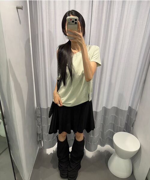 UGLY SHADOW（アグリーシャドウ）の「ソフトコントラストフレアスカート(ブラック)（スカート・レディース・その他・1/2）」の3枚目の写真