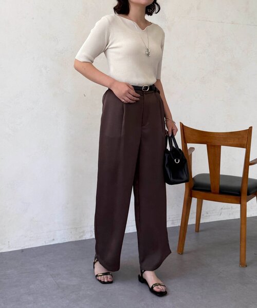 Chez toi(シェトワ)の「前後2WAY5分袖キーネックリブニット(ニット/セーター・レディース・ブルー/ブラック/アイボリー・FREE)」の8枚目の写真