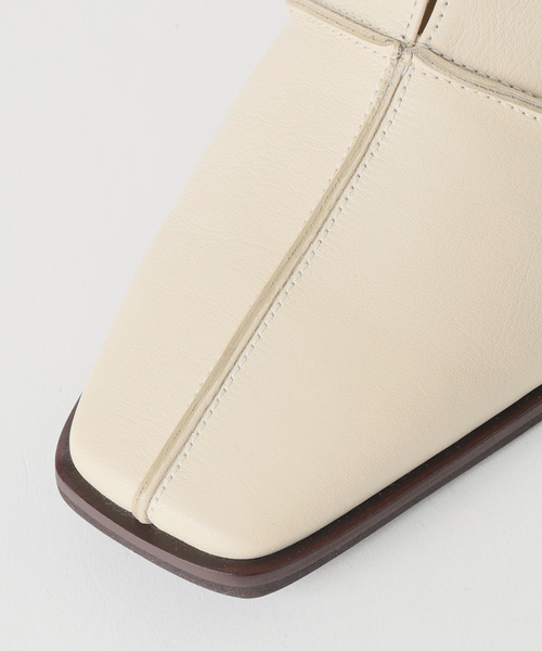 FLAT(フラット)の「《追加/WEB+一部店舗限定》GRISEレザースクエアクロスシームアンクルフラット(その他シューズ・レディース・ブラウン/アイボリー/ブラック系その他・25cm/24.5cm/24cm/23.5cm/23cm/22.5cm/22cm)」の10枚目の写真