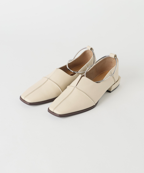FLAT(フラット)の「《追加/WEB+一部店舗限定》GRISEレザースクエアクロスシームアンクルフラット(その他シューズ・レディース・ブラウン/アイボリー/ブラック系その他・25cm/24.5cm/24cm/23.5cm/23cm/22.5cm/22cm)」の13枚目の写真