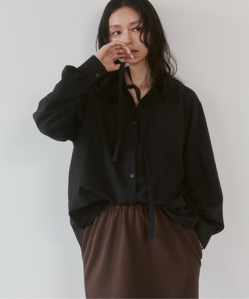 hunch（ハンチ）の「丈２WAY バックギャザー ボウタイブラウス（シャツ/ブラウス・レディース・ブルー/ブラック/オフホワイト・FREE）」の18枚目の写真