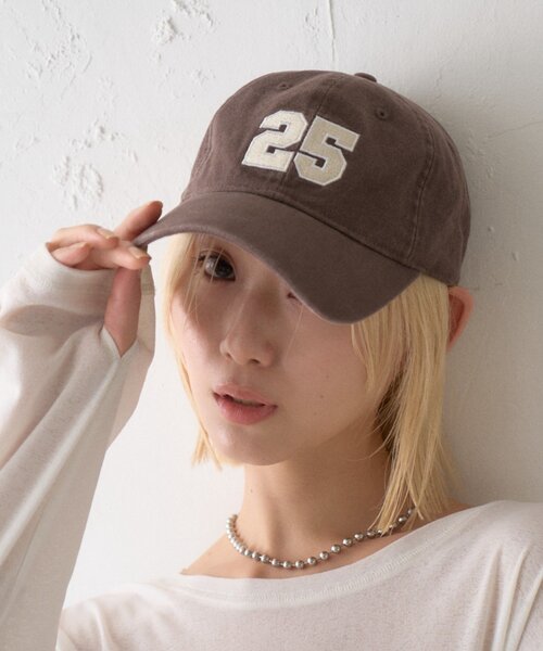 CIAOPANIC TYPY(チャオパニックティピー)の「25ナンバリングキャンパスキャップ(キャップ・レディース・ブラウン/ピンク/グリーン/ベージュ・ONE SIZE)」の2枚目の写真