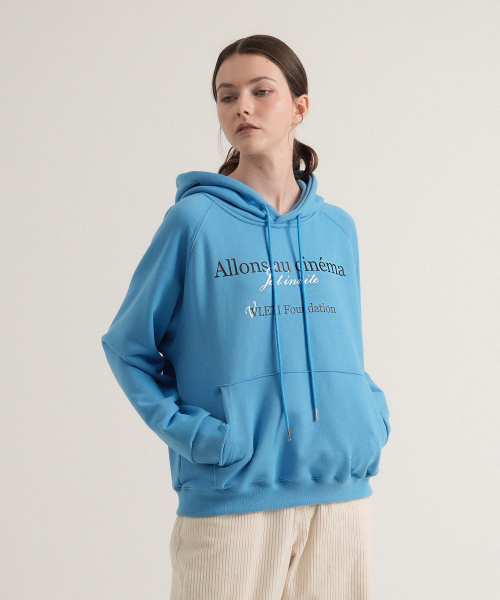 VLETI（ブレッティ）の「Oversized Printing Logo Hoodie (Blue)（パーカー・レディース・ブルー・FREE）」の2枚目の写真