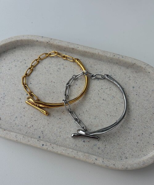 CAPRICIEUX LE'MAGE(カプリシューレマージュ)の「〈GOLDY/ゴールディ〉【ステンレス】バーフックバングル(リング・レディース・シルバー/ゴールド・FREE)」の5枚目の写真