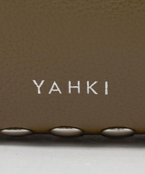 YAHKI（ヤーキ）の「＜YAHKI＞レザー スタッズ ショルダーバッグ（ショルダーバッグ・レディース・モカ/ブラック・FREE）」の19枚目の写真