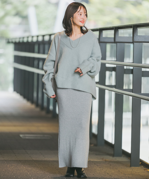 Noble（ノーブル）の「《WEB・一部店舗限定追加》YAKワイドVネックニット（ニット/セーター・レディース・ブルー/ホワイト系その他/ピンク系その他・FREE）」の8枚目の写真
