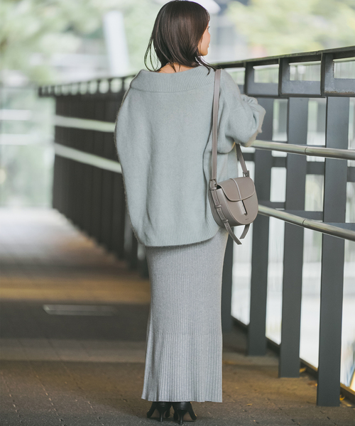 Noble（ノーブル）の「《WEB・一部店舗限定追加》YAKワイドVネックニット（ニット/セーター・レディース・ブルー/ホワイト系その他/ピンク系その他・FREE）」の9枚目の写真