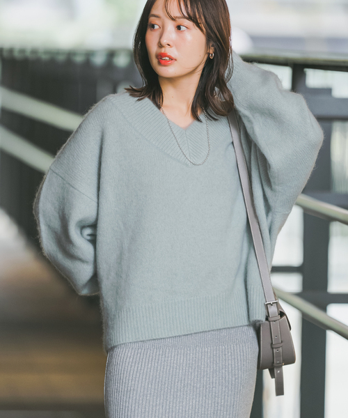 Noble（ノーブル）の「《WEB・一部店舗限定追加》YAKワイドVネックニット（ニット/セーター・レディース・ブルー/ホワイト系その他/ピンク系その他・FREE）」の10枚目の写真
