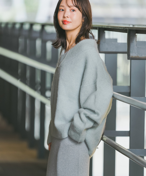 Noble（ノーブル）の「《WEB・一部店舗限定追加》YAKワイドVネックニット（ニット/セーター・レディース・ブルー/ホワイト系その他/ピンク系その他・FREE）」の11枚目の写真