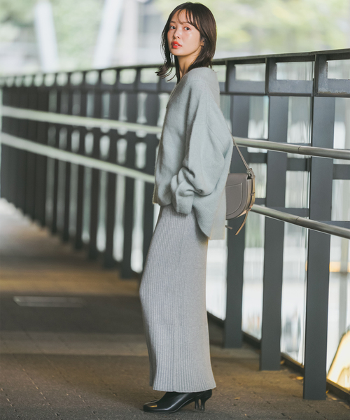 Noble（ノーブル）の「《WEB・一部店舗限定追加》YAKワイドVネックニット（ニット/セーター・レディース・ブルー/ホワイト系その他/ピンク系その他・FREE）」の14枚目の写真