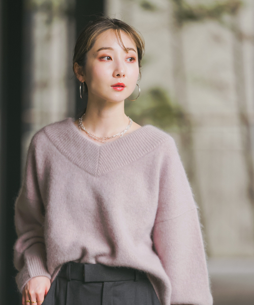 Noble（ノーブル）の「《WEB・一部店舗限定追加》YAKワイドVネックニット（ニット/セーター・レディース・ブルー/ホワイト系その他/ピンク系その他・FREE）」の18枚目の写真