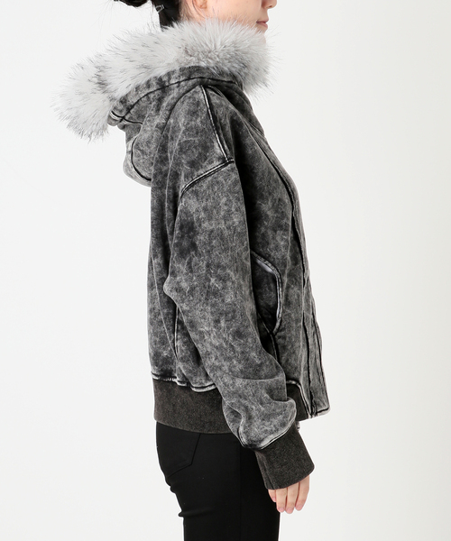 JOINT WORKS(ジョイントワークス)の「2Way ファージップパーカー / J Faux Fur Zip Hoodie(パーカー・レディース・ブラック/ライトグレー・FREE)」の3枚目の写真