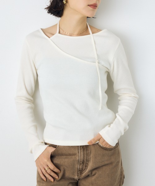 AZUL by moussy(アズールバイマウジー)の「アシンメトリーフェイクレイヤードトップス 秋服 冬服 春服 レイヤード風 デザイントップス(Tシャツ/カットソー・レディース・レッド/ブラック/アイボリー・FREE)」の1枚目の写真