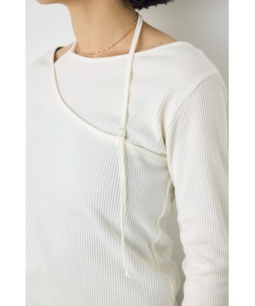 AZUL by moussy(アズールバイマウジー)の「アシンメトリーフェイクレイヤードトップス 秋服 冬服 春服 レイヤード風 デザイントップス(Tシャツ/カットソー・レディース・レッド/ブラック/アイボリー・FREE)」の9枚目の写真
