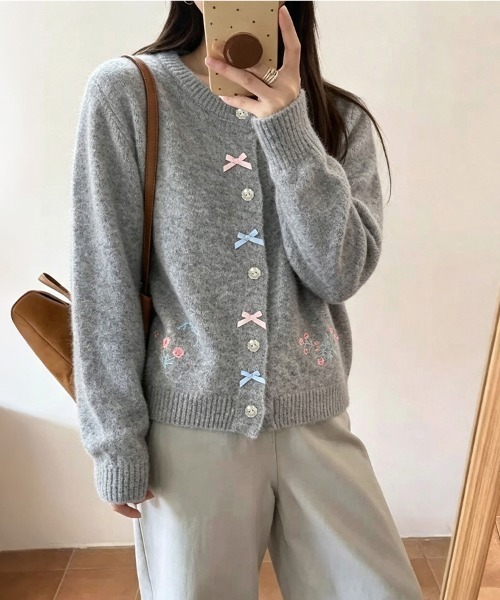 LEMOA(レモア)の「リボン&フラワー刺繍ニットカーディガン(カーディガン/ボレロ・レディース・ピンク/ホワイト/グレー・FREE)」の7枚目の写真