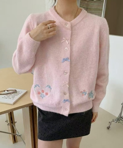 LEMOA(レモア)の「リボン&フラワー刺繍ニットカーディガン(カーディガン/ボレロ・レディース・ピンク/ホワイト/グレー・FREE)」の9枚目の写真