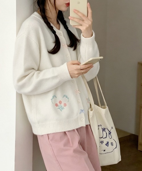 LEMOA(レモア)の「リボン&フラワー刺繍ニットカーディガン(カーディガン/ボレロ・レディース・ピンク/ホワイト/グレー・FREE)」の15枚目の写真