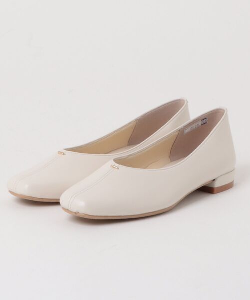 ABC-MART(エービーシーマート)の「JOLI ENCORE(FR) ジョリー・アンコール STUDS SQUARE PUMPS 2 スタッズスクエアパンプス2 JE-2220 IVORY(パンプス・レディース・ホワイト・24.5cm/24.0cm/23.5cm/23.0cm/22.5cm/25.0cm)」の1枚目の写真