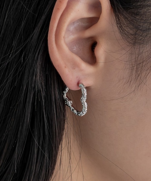 abaskdesign（アバスクデザイン）の「たたき加工　ハート フープピアス（ピアス（両耳用）・レディース・ゴールド/シルバー・FREE）」の2枚目の写真