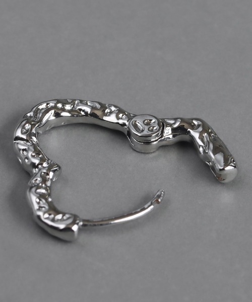 abaskdesign（アバスクデザイン）の「たたき加工　ハート フープピアス（ピアス（両耳用）・レディース・ゴールド/シルバー・FREE）」の3枚目の写真