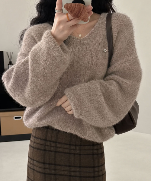 VIVID LADY(ビビッドレディー)の「Vネック ドロップショルダー ニットプルオーバー(ニット/セーター・レディース・アイボリー/ブラウン/ベージュ/チャコールグレー・FREE)」の16枚目の写真