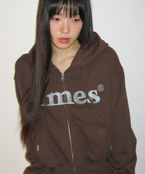 AMESWORLDWIDE(アメスワールドワイド)の「ベーシックロゴジップアップフーディ ブラウン(パーカー・レディース・その他・SMALL/MEDIUM/LARGE)」の8枚目の写真