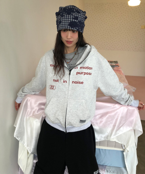 SEW-B（ソービー）の「ハイネック 0416RED（セミオーバー）ジップアップパーカー [ホワイトメランジ]（パーカー・レディース・その他・FREE）」の2枚目の写真