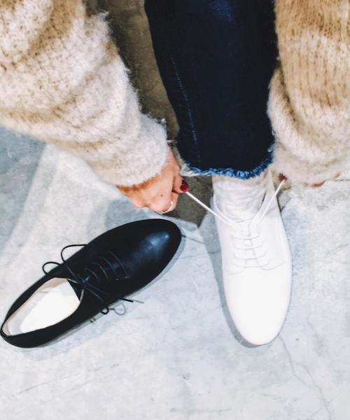 Boisson Chocolat（ボワソンショコラ）の「BBC　レースアップフラット（ドレスシューズ・レディース・ブラック/ホワイト/シルバー・22cm/25cm/23cm/23.5cm/22.5cm/24cm/24.5cm）」の2枚目の写真