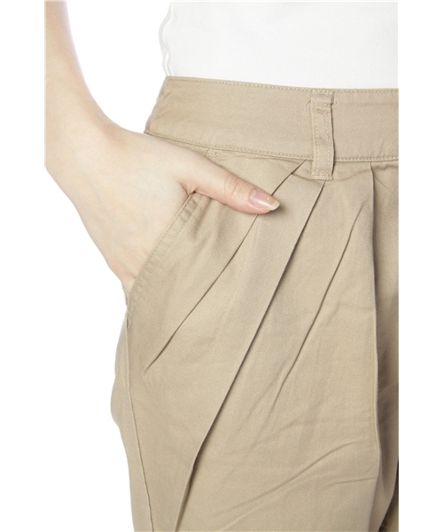 earth music&ecology（アースミュージックアンドエコロジー）の「Tuck　Cropped/PT（チノパンツ・レディース・ベージュ/カーキ/ネイビー・SMALL/MEDIUM/LARGE）」の8枚目の写真