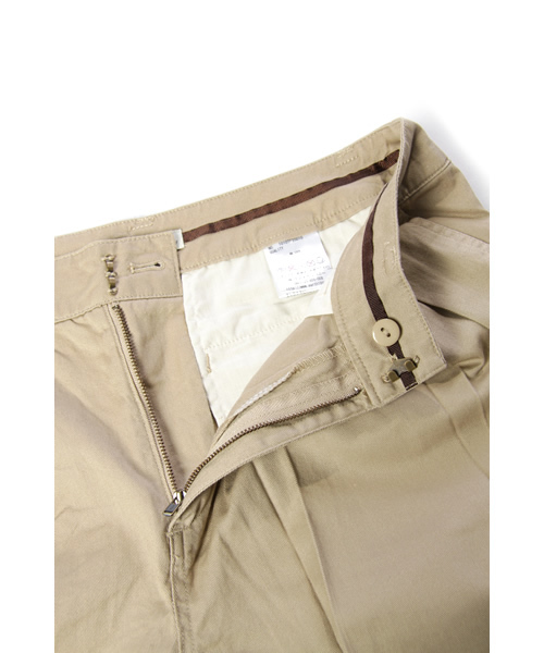 earth music&ecology（アースミュージックアンドエコロジー）の「Tuck　Cropped/PT（チノパンツ・レディース・ベージュ/カーキ/ネイビー・SMALL/MEDIUM/LARGE）」の10枚目の写真