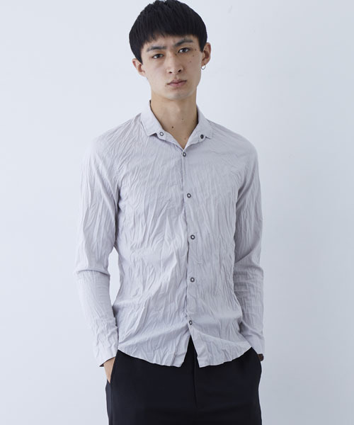 wjk black（ﾀﾞﾌﾞﾙｼﾞｪｲｹｲﾌﾞﾗｯｸ）の「【wjk black】≪STUDIOUS限定≫タイプライターワッシャースタンドシャツ（シャツ/ブラウス・メンズ・テラコッタ/チャコールグレー/ライトグレー・3/1/2）」の2枚目の写真